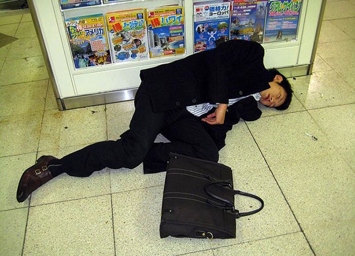 Businessmen Of Japan Get Drunk And Pass Out (20 pics)
