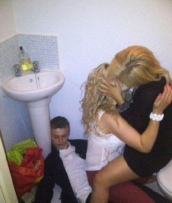 Girls Partying With Other Girls 39 Pics