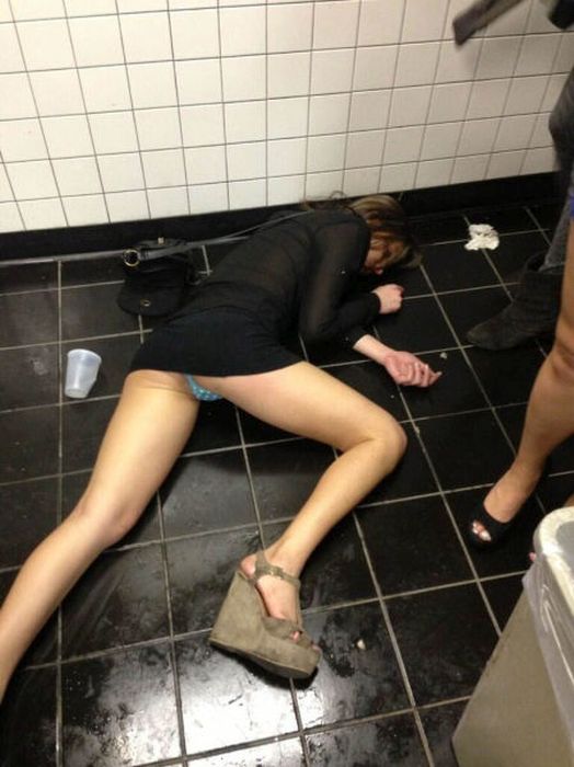 Girls Partying With Other Girls (39 pics)