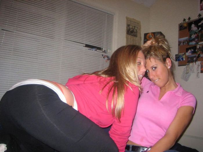 Girls Partying With Other Girls (39 pics)