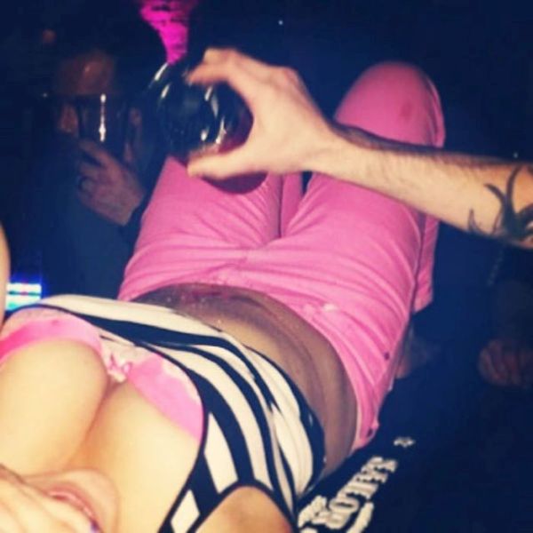 Girls Partying With Other Girls (39 pics)