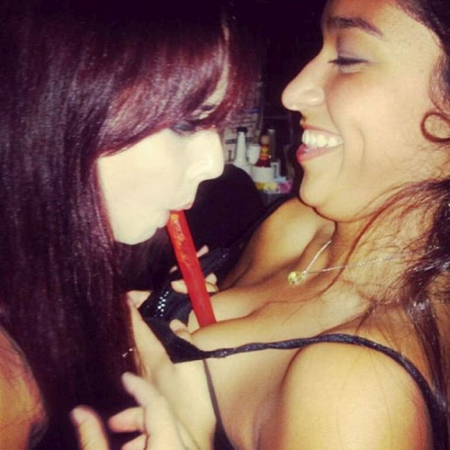 Girls Partying With Other Girls (39 pics)