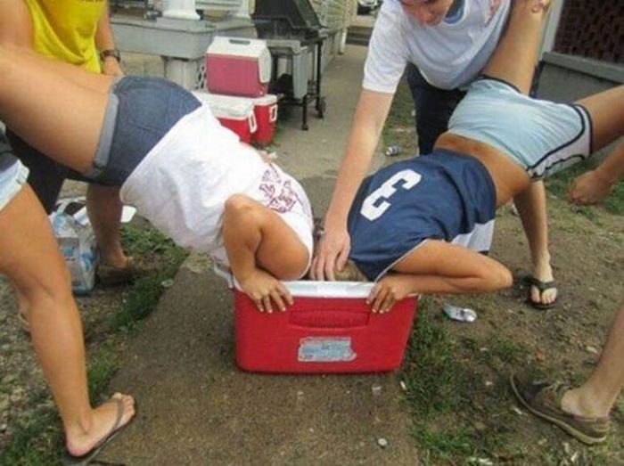 Girls Partying With Other Girls (39 pics)