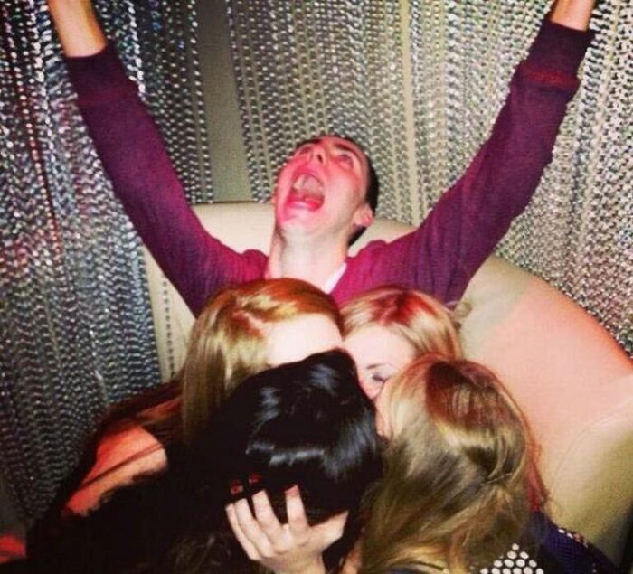 Girls Partying With Other Girls (39 pics)