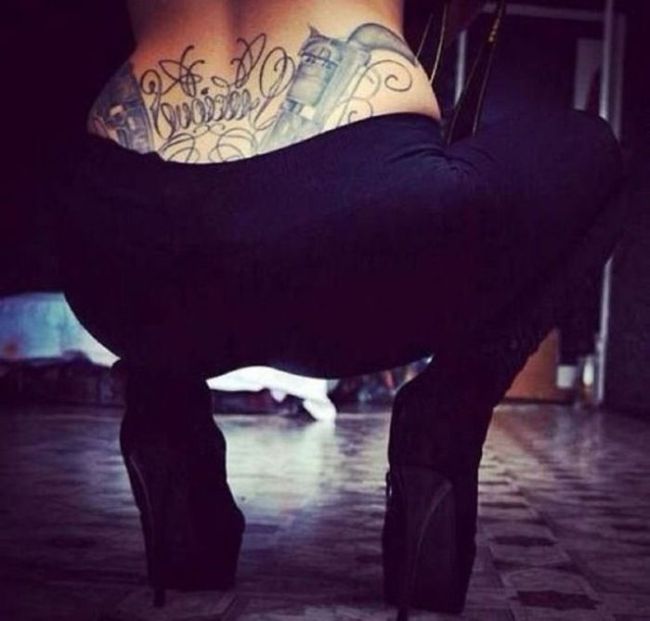 Girls With Guns Have Never Looked Better (30 pics)