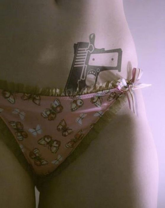 Girls With Guns Have Never Looked Better (30 pics)