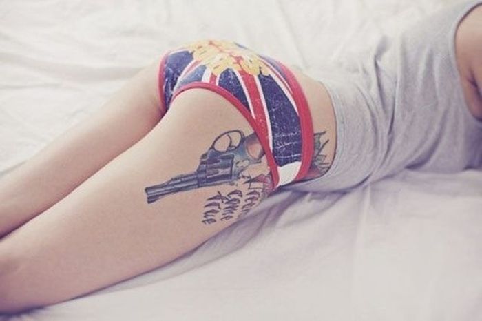 Girls With Guns Have Never Looked Better (30 pics)