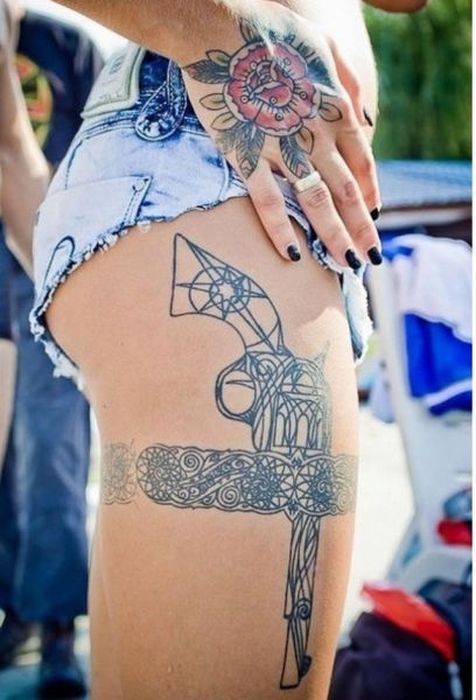 Girls With Guns Have Never Looked Better (30 pics)