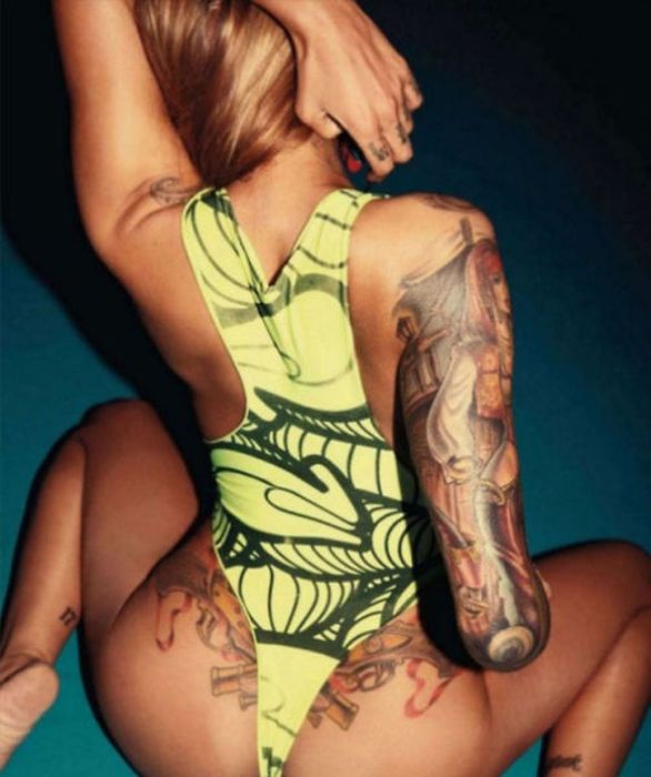 Girls With Guns Have Never Looked Better (30 pics)