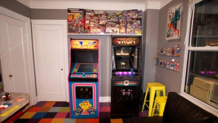 Man Turns Bedroom Into Arcade, Then Gets Dumped (4 pics)