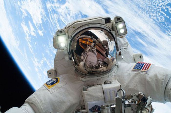 Terrifying Selfies From The World's Highest Places (21 pics)