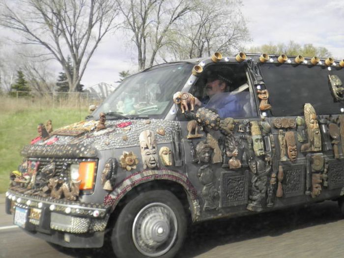 The Strangest Things You Will See On The Road (71 pics)