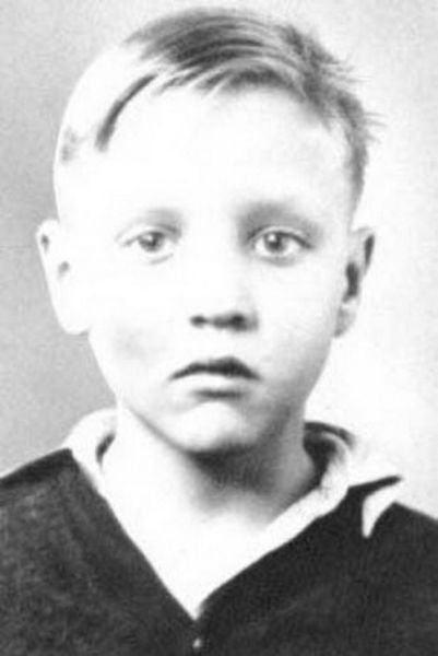 Photos Of Famous Celebrities From Their Younger Days (93 pics)