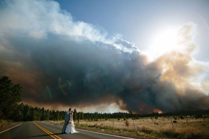A Wedding Photo Shoot In A Wildfire (16 pics)