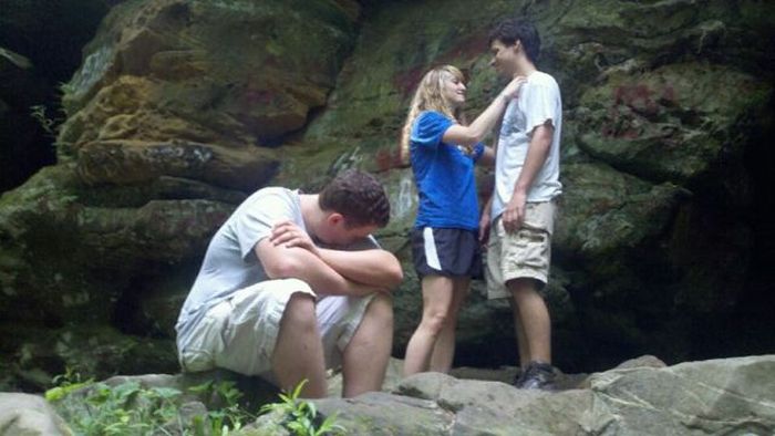 Being The Third Wheel Is Awkward (37 pics)
