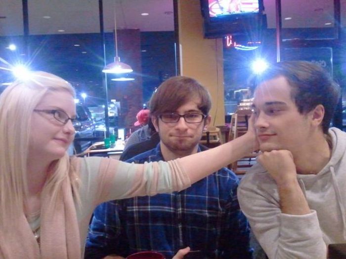 Being The Third Wheel Is Awkward (37 pics)