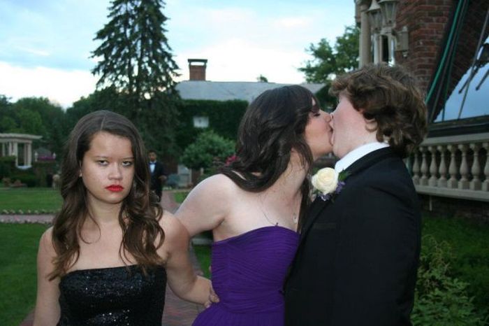 Being The Third Wheel Is Awkward (37 pics)