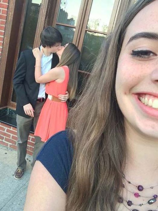Being The Third Wheel Is Awkward (37 pics)
