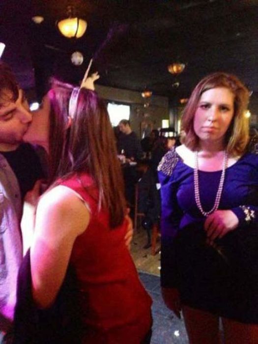 Being The Third Wheel Is Awkward (37 pics)