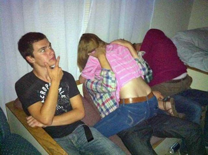 Being The Third Wheel Is Awkward (37 pics)