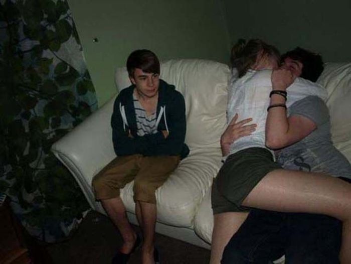 Being The Third Wheel Is Awkward (37 pics)