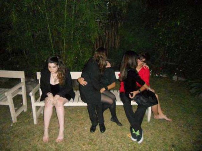 Being The Third Wheel Is Awkward (37 pics)
