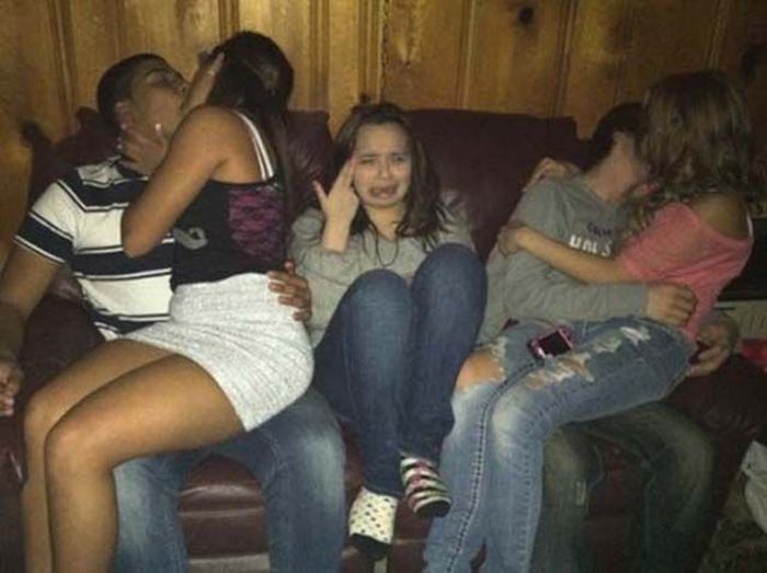 Being The Third Wheel Is Awkward (37 pics)