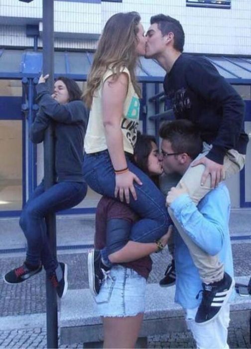 Being The Third Wheel Is Awkward (37 pics)