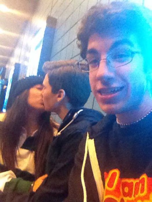 Being The Third Wheel Is Awkward (37 pics)