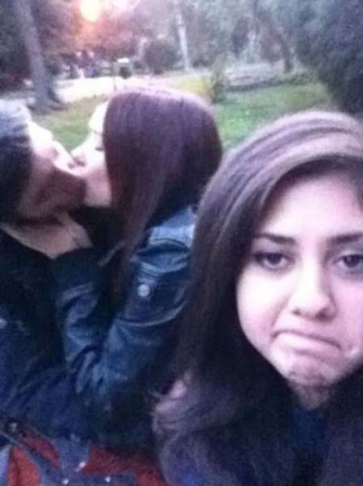 Being The Third Wheel Is Awkward (37 pics)