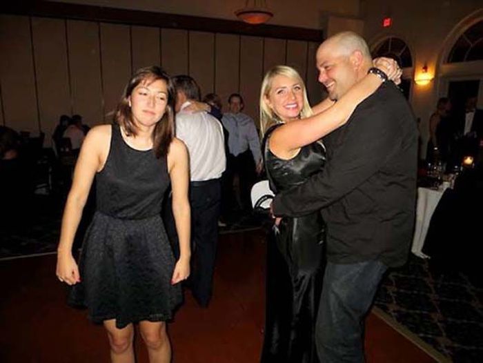 Being The Third Wheel Is Awkward (37 pics)