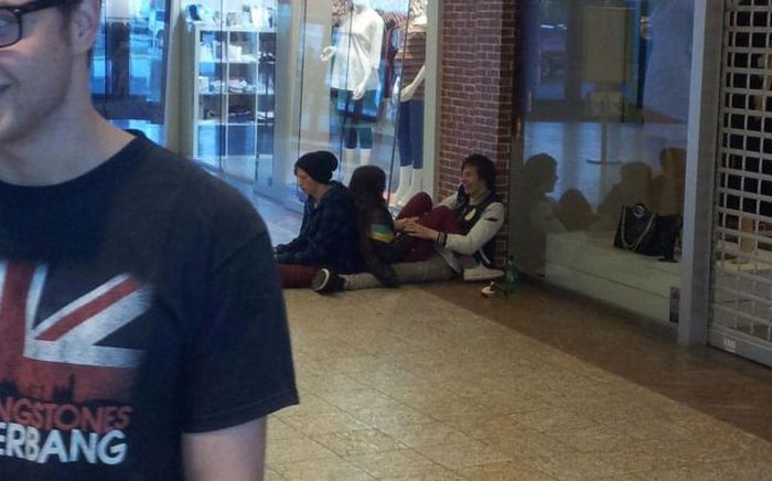 Being The Third Wheel Is Awkward (37 pics)