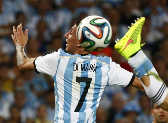 Perfectly Timed Pictures From The World Cup (25 pics)