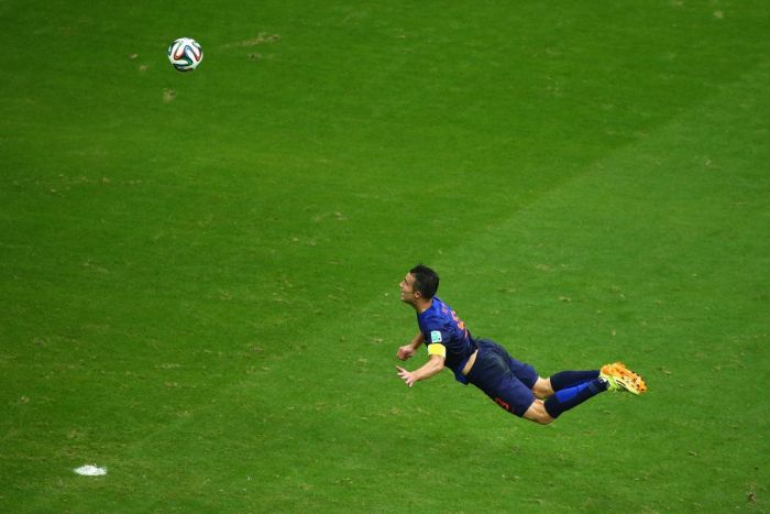 Perfectly Timed Pictures From The World Cup (25 pics)