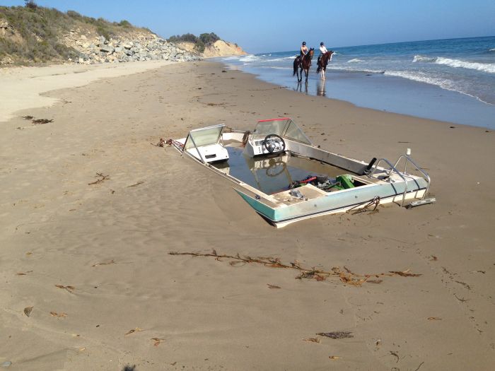 You Won't Believe This Boat Was Buried On The Beach (5 pics)