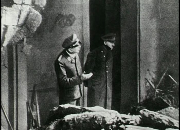 15 Things You Never Wanted To Know About Hitler (20 pics)