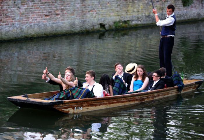 How Cambridge University Students Start Vacation (53 pics)