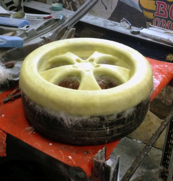 Man Turns Ford Mustang Into A Couch (24 pics)