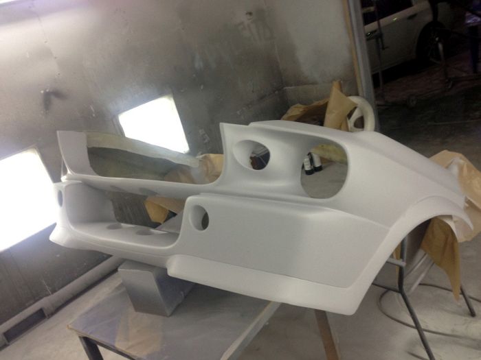 Man Turns Ford Mustang Into A Couch (24 pics)
