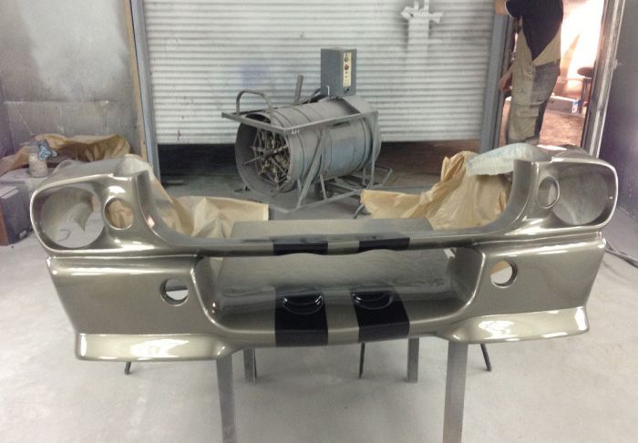 Man Turns Ford Mustang Into A Couch (24 pics)