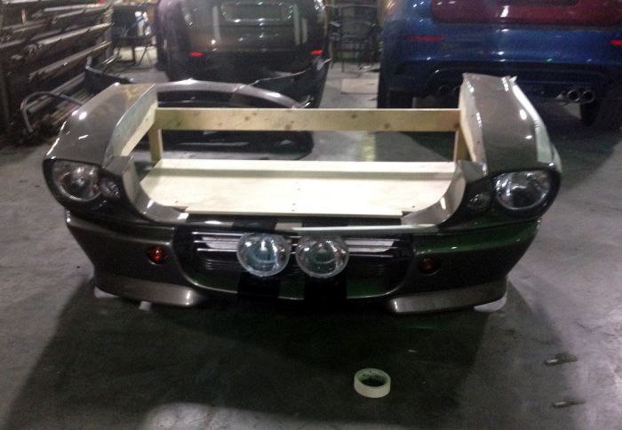 Man Turns Ford Mustang Into A Couch (24 pics)