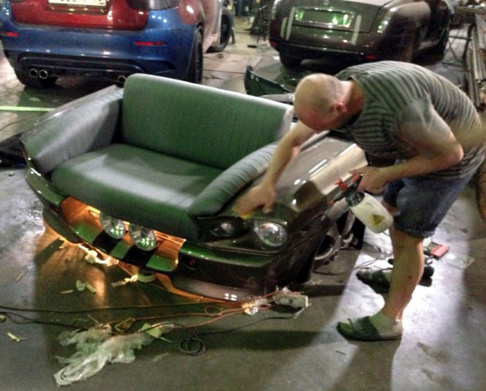 Man Turns Ford Mustang Into A Couch (24 pics)