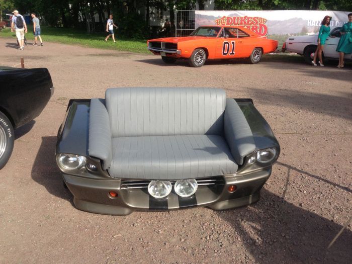 Man Turns Ford Mustang Into A Couch (24 pics)