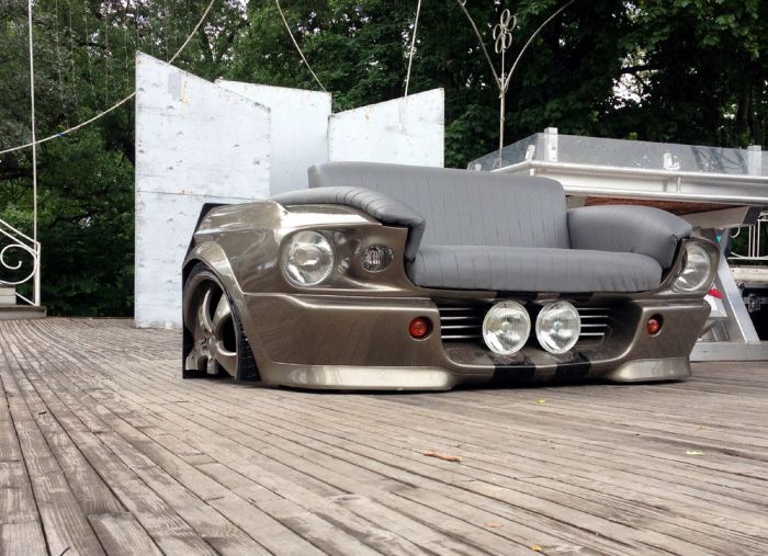 Man Turns Ford Mustang Into A Couch (24 pics)