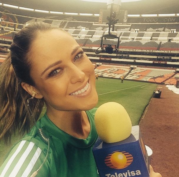 Vanessa Huppenkothen Is The Hottest Reporter On The Planet (40 pics)