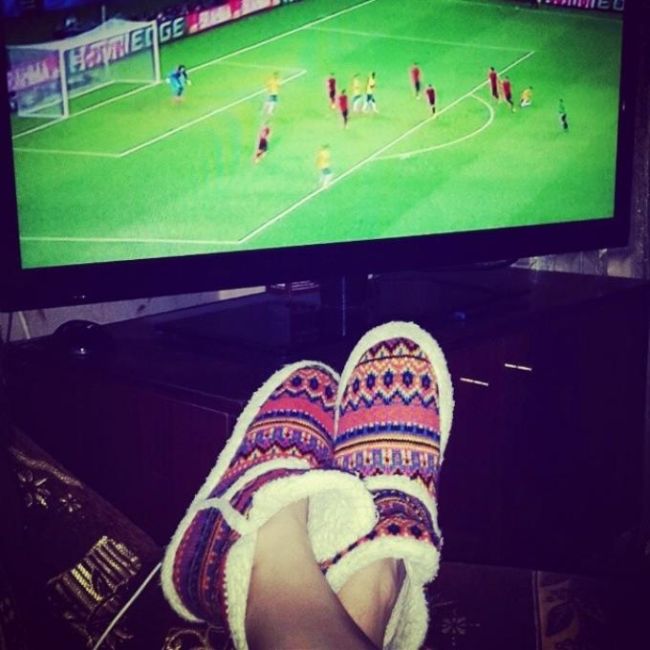 The Beautiful Legs Of Ladies Watching The World Cup (23 pics)
