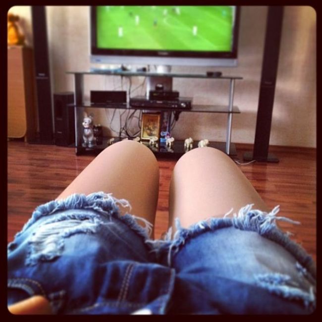 The Beautiful Legs Of Ladies Watching The World Cup (23 pics)