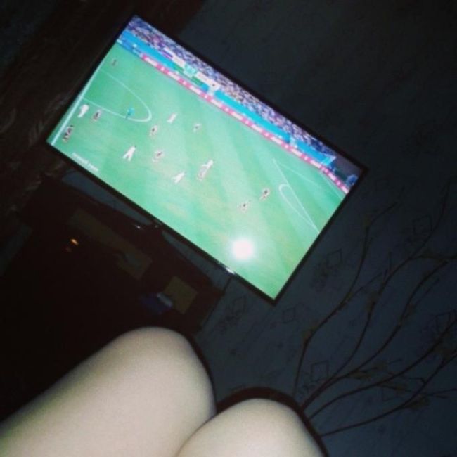 The Beautiful Legs Of Ladies Watching The World Cup (23 pics)