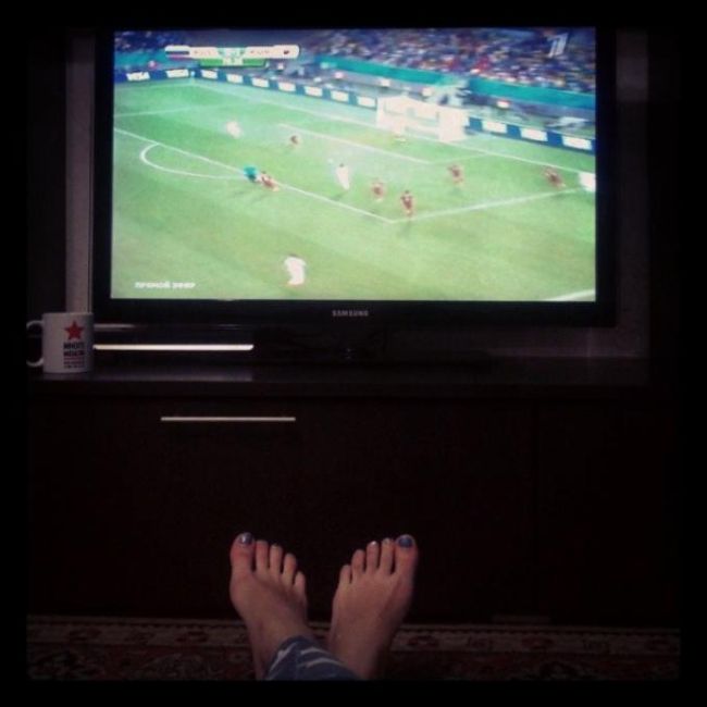 The Beautiful Legs Of Ladies Watching The World Cup (23 pics)