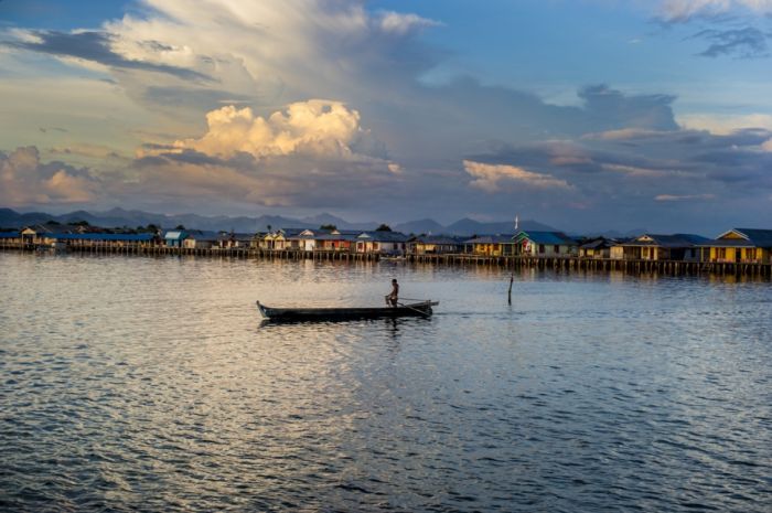 A Life On The Sea (43 pics)